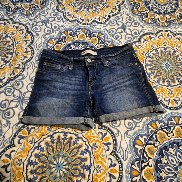 Levi short shorts - Picture 1 of 3